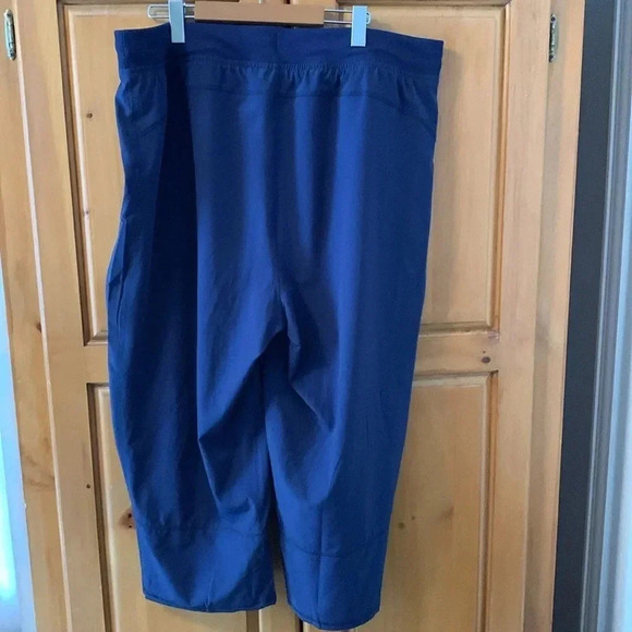 Navy  active capris 1X - Picture 8 of 8